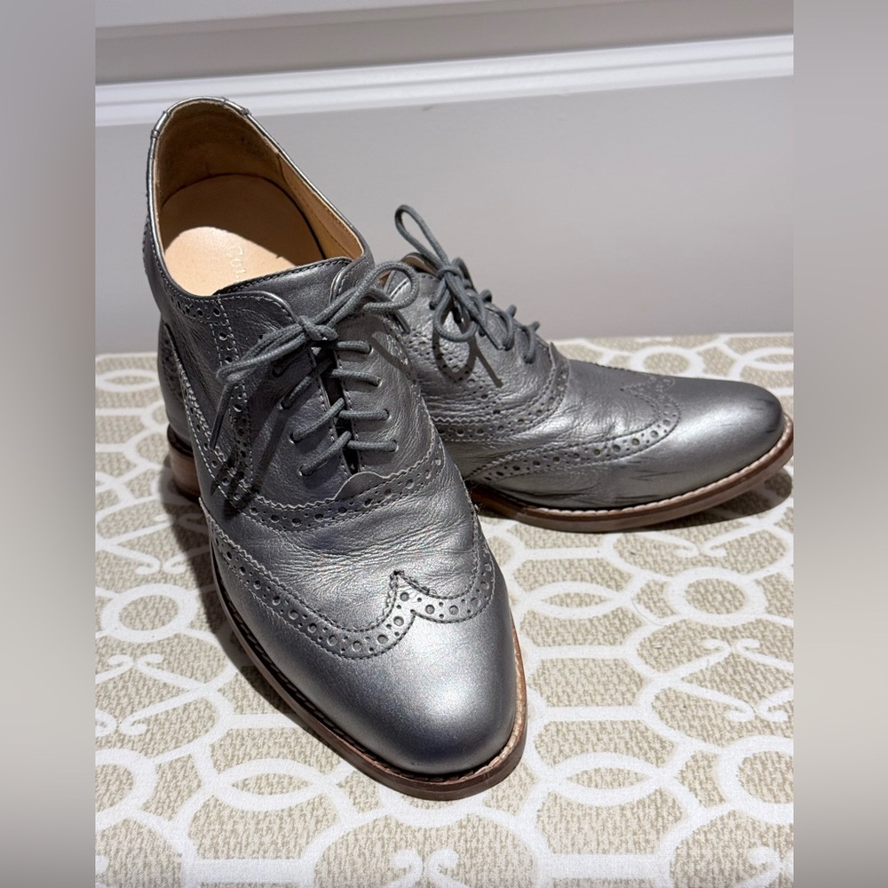 Cole Haan Wingtip Oxford Womens Shoes Size 7.5 Pewter Metallic Silver